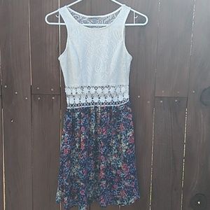 Sleeveless dress